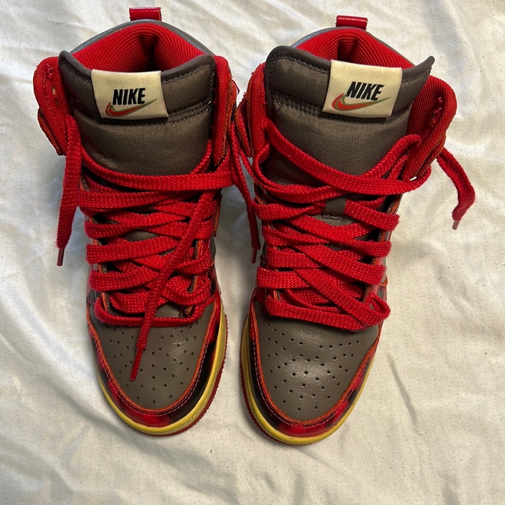 Boy’s Big Kids size 4US Nike “1985” SP ‘Acid Wash sneakers